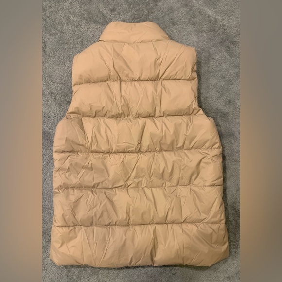 GAP Women's Beige Puffer Vest - Picture 2 of 9